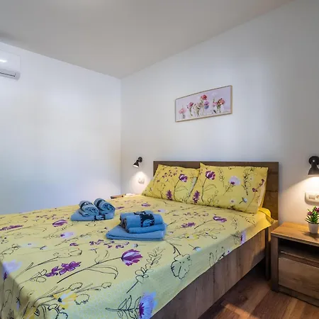 Lush In Sv Lovre Labinski With Private Pool * Viskovići