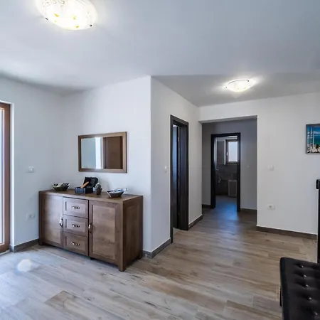 Lush In Sv Lovre Labinski With Private Pool * Viskovići