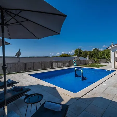 Villa Lush In Sv Lovre Labinski With Private Pool *