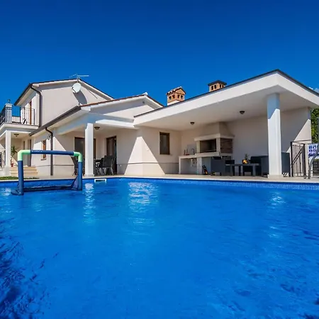 Villa Lush In Sv Lovre Labinski With Private Pool Viskovići