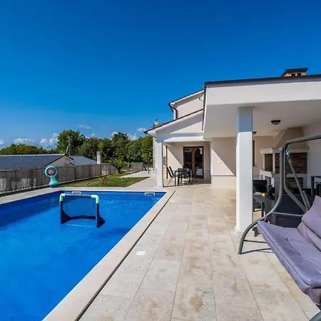 Villa Lush In Sv Lovre Labinski With Private Pool Viskovici
